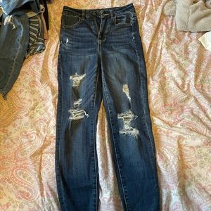 Skinny jeans with rips